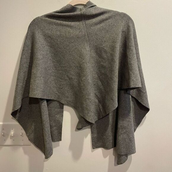 Top It Off The Keyhole Wrap Womens Gray Sweater Shawl OS Open Front Knit NWT - Picture 2 of 9